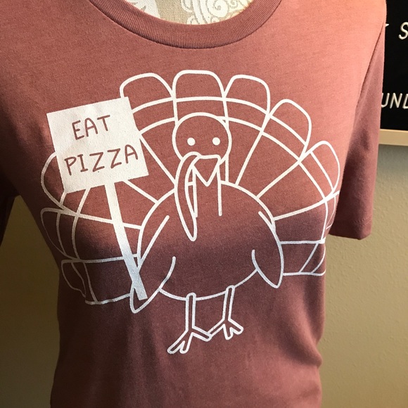 Turkey with "Eat Pizza" Sign - Picture 4 of 6